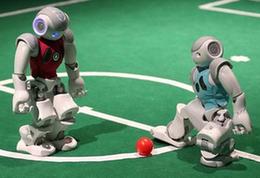首届全国机器人足球公开赛：小机器人蕴含大梦想